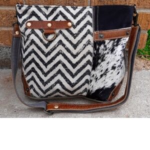 NWT Myra Bag Cream Gray Chevron Canvas Cowhide Leather Shoulder Bag